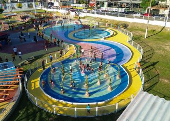 Prefeitura de Manaus entrega praça molhada e completa estrutura de lazer da lagoa da Compensa