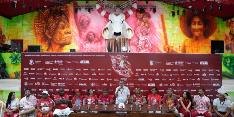 Festival de Parintins 2025: Boi Garantido destaca resistência e identidade popular em projeto de arena