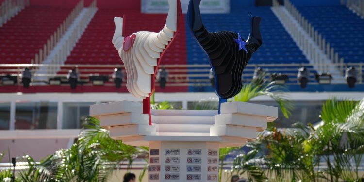 Festival de Parintins 2025: Troféu ‘Sincretismo Cultural’ celebra união dos bois de Parintins