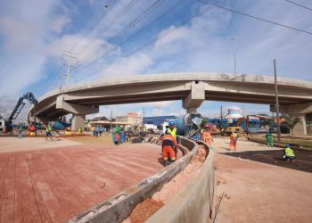 Prefeitura de Manaus avança com obras e serviços de urbanização no complexo viário Rei Pelé