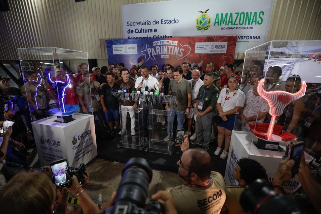 Governo assina contrato para modernizar Bumbódromo de Parintins