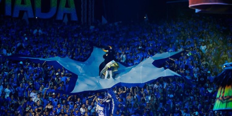 Parintins 2025: Caprichoso destaca resistência indígena na primeira noite