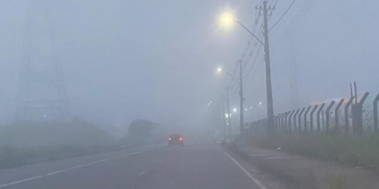 Manaus amanhece com neblina densa e ‘friagem’ nesta sexta-feira