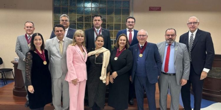 Dr. Júlio Lopes é empossado vice-presidente da Academia Brasileira de Direito (ABD) em Curitiba-PR