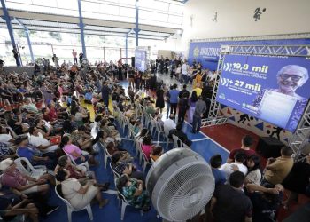 Governador Wilson Lima entrega mil títulos no Vale do Sinai e ultrapassa 19 mil famílias com imóveis regularizados no Amazonas