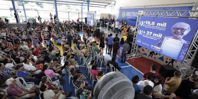 Governador Wilson Lima entrega mil títulos no Vale do Sinai e ultrapassa 19 mil famílias com imóveis regularizados no Amazonas