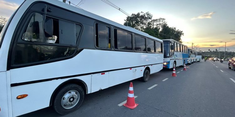 Prefeitura de Manaus realiza operação ‘Transporte Legal’ para combater transporte clandestino