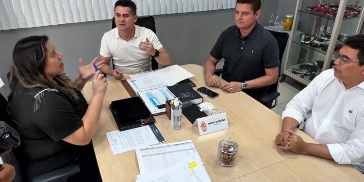 Prefeito David Almeida sanciona reajuste salarial e unificação de data-base para mais de 32 mil servidores municipais de Manaus