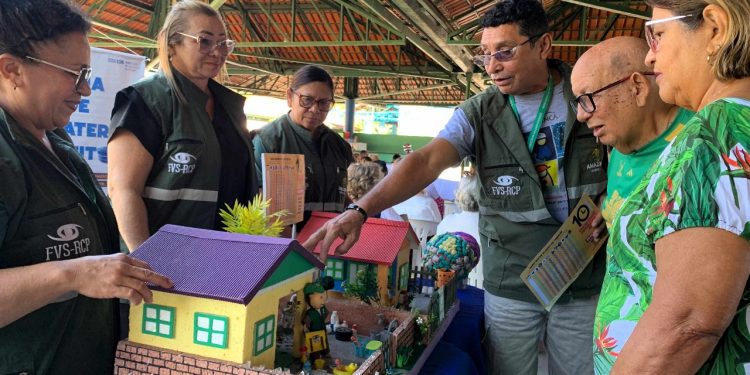 Uso racional de medicamentos e prevenção de IST são temas de ação da FVS-RCP no Parque do Idoso em Manaus