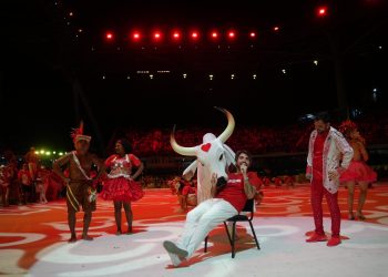 Festival de Parintins 2025: Boi Garantido promove explosão de alegria e torcida lota os dois lados em ensaio técnico no Bumbódromo