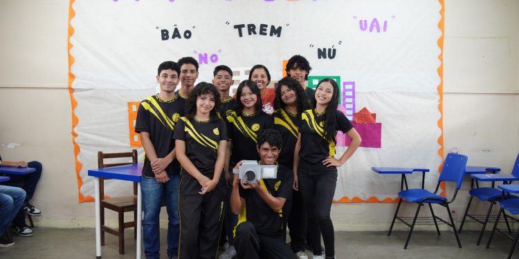 Estudantes da Escola Estadual Dulcinéia Varela participam de Mostra de Linguagens e suas Tecnologias