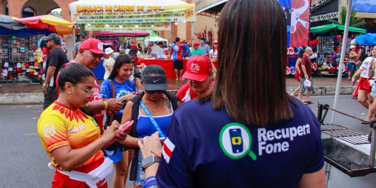 Festival de Parintins 2025: Programa RecuperaFone orienta população a guardar número de IMEI do celular
