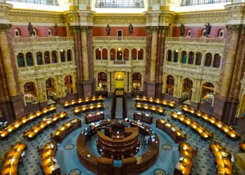 Academia Amazonense de Letras promove doação de obras literárias para o acervo da Biblioteca do Congresso Americano