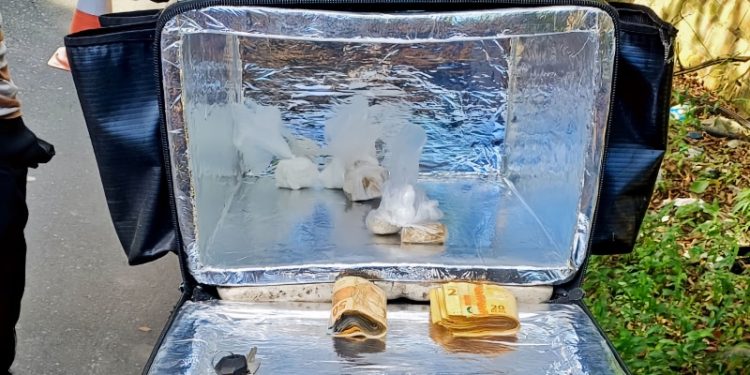 Condutor é flagrado com drogas e R$ 1,3 Mil em dinheiro na zona Norte de Manaus