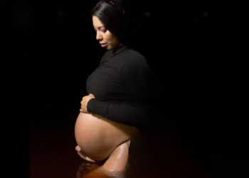 Grávida é arremessada e morre com o bebê após moto bater em buraco na Djalma Batista