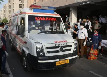 ‘Houve um barulho alto e o avião caiu’, diz sobrevivente de acidente aéreo na Índia