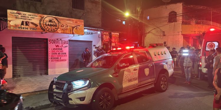 Dois homens são assassinados a tiros na Compensa, zona Oeste de Manaus