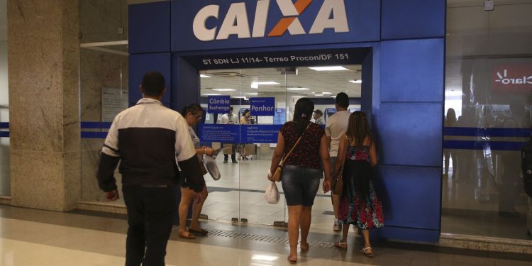 Caixa libera abono salarial para nascidos em julho e agosto