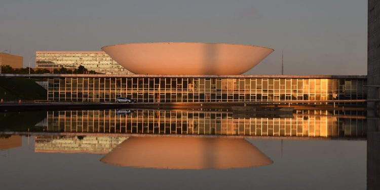 Imposto de Renda: Comissão da Câmara aprova isenção para quem ganha até R$ 5 mil