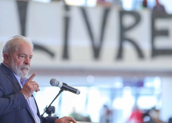 Lula diz que Brics seguirá discutindo alternativas ao dólar