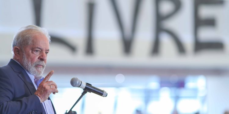 Lula diz que Brics seguirá discutindo alternativas ao dólar