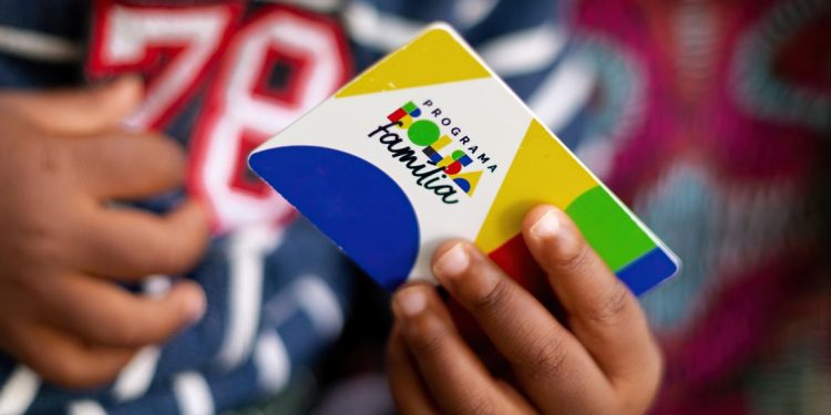 Caixa paga Bolsa Família a beneficiários com NIS de final 8