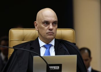 Moraes decide não prender Bolsonaro por descumprimento de cautelar