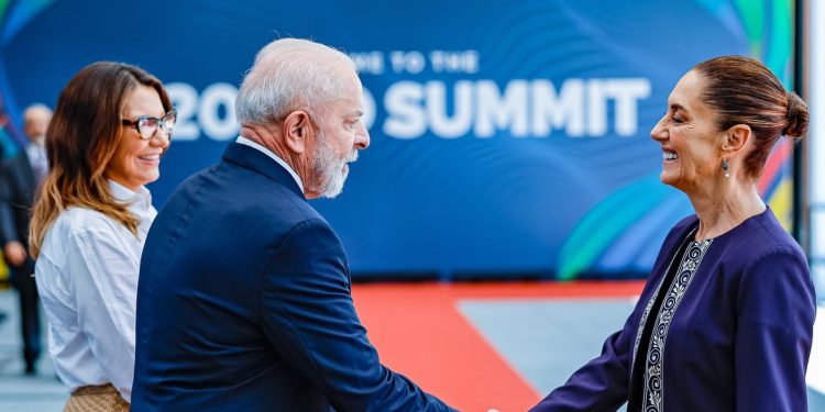 Lula propõe aprofundar relações econômicas e comerciais com o México