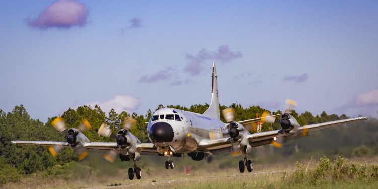Tarifaço de Trump deixa de fora aviões, minérios e suco de laranja