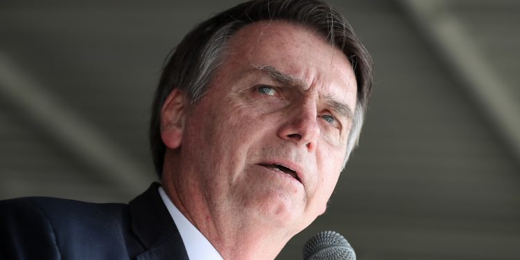 Bolsonaro nega ter descumprido proibição de uso de redes sociais