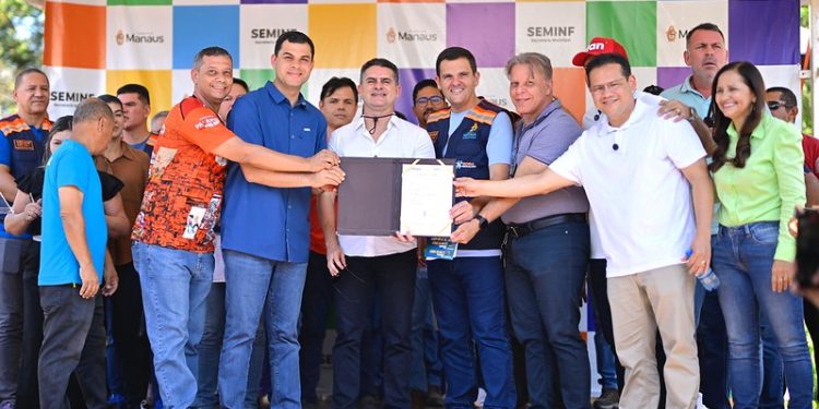 Prefeito David Almeida dá ordem de serviço para asfaltamento de quatro ramais e reforça compromisso com a zona rural de Manaus