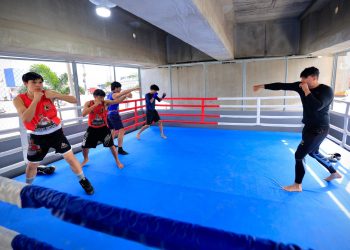 Boxe sob o viaduto Rei Pelé é gratuito e vai alavancar o nível dos atletas no Amazonas