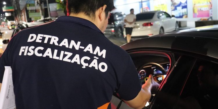 Detran-AM: Durante fiscalização, condutores são presos por adulteração de placa e desacato