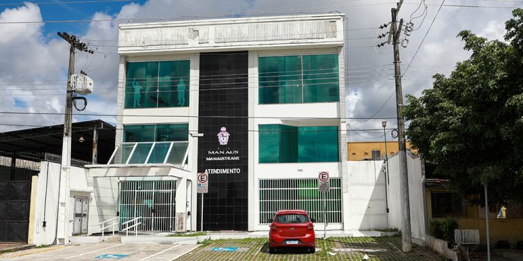 Prefeitura anuncia suspensão da paralização de ônibus em Manaus