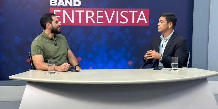 Band Entrevista recebe o secretário da Semed, Júnior Mar