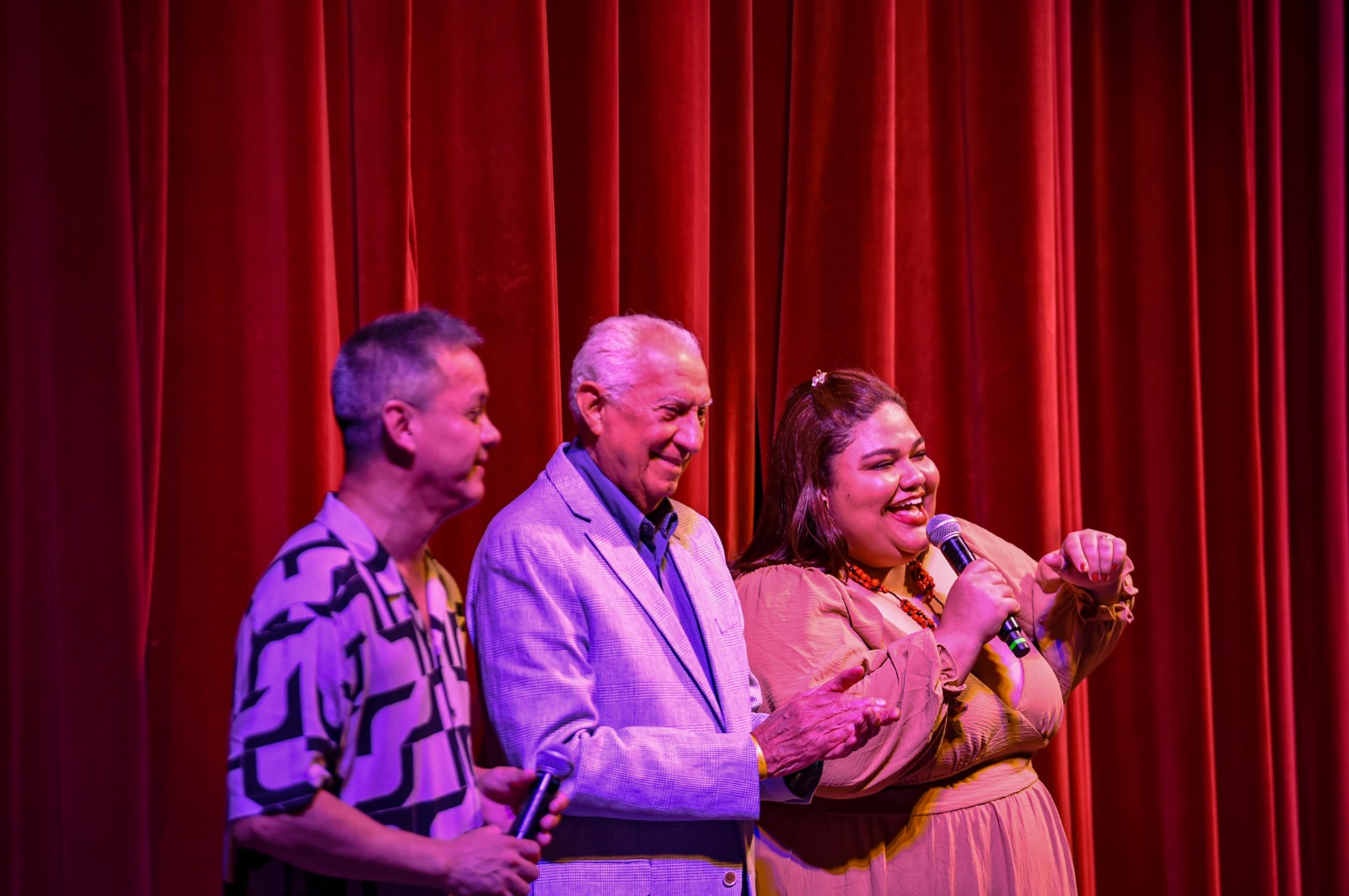 2ª Mostra Cultural da FUnATI: idosos brilham no palco do Teatro Amazonas