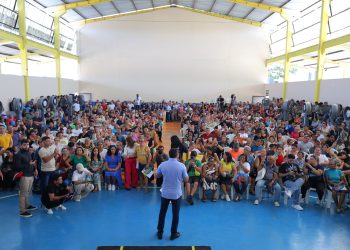 Governador Wilson Lima entrega títulos definitivos e anuncia regularização de 1,8 mil imóveis em Manaus
