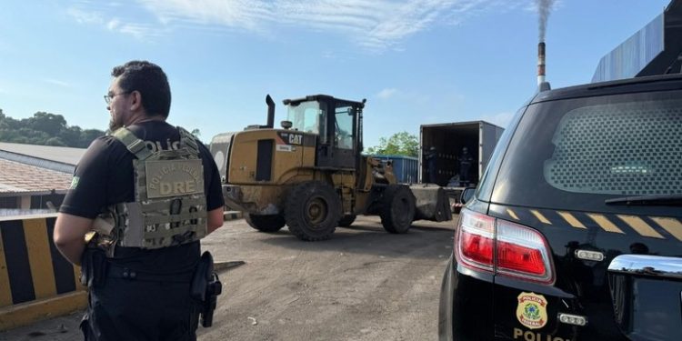 PF incinera 1,4 toneladas de drogas em Manaus