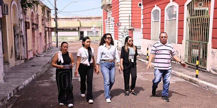 Visita técnica avalia espaço do ‘Passinho Kids’ no #SouManaus Passo a Paço 2025