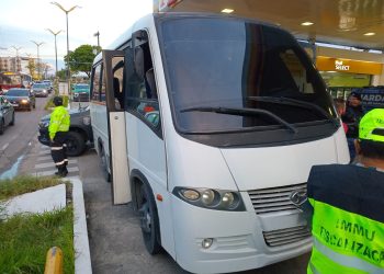 Operação ‘Transporte Legal’ apreende dois ônibus clandestinos na zona Leste de Manaus