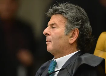 Fux diverge, mas Primeira Turma confirma tornozeleira para Bolsonaro