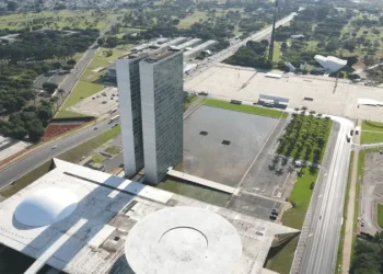 Governo recorre ao STF para restaurar decreto que aumenta IOF após derrota no Congresso