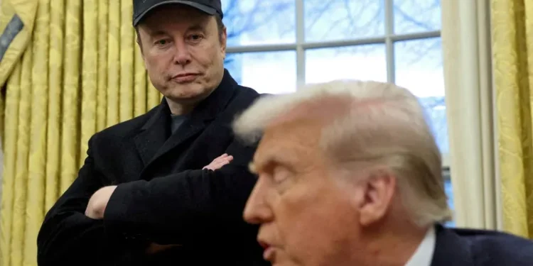 Trump ameaça cortar subsídios de Elon Musk nos Estados Unidos; entenda