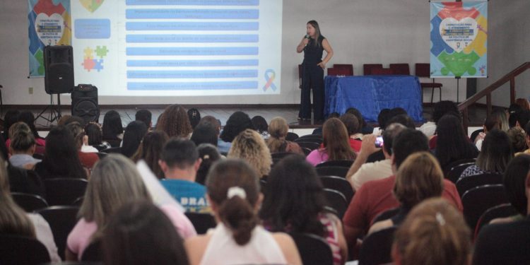 Prefeitura de Manaus promove qualificação para atendimento especializado a pessoas com autismo