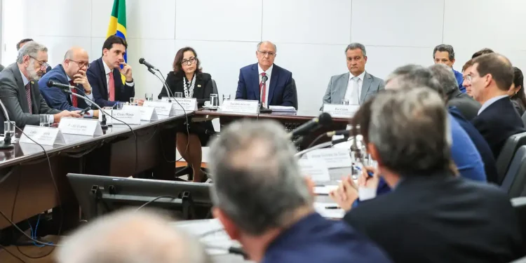 Governo busca negociação com EUA e pede apoio de empresários