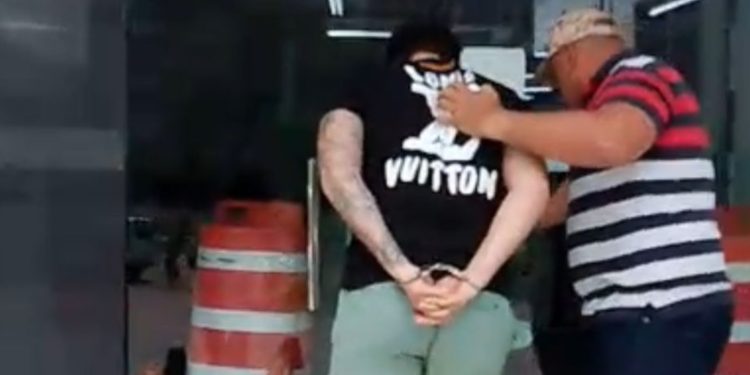 Dupla investigada por furtos de veículos com "Chapolim" é presa em Manaus