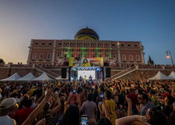 'A voz do povo'! Ju Marques atrai 10 mil pessoas em show especial em Manaus