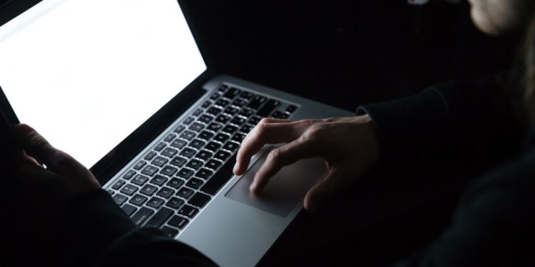 Denúncia sobre uso indevido de imagens de crianças motiva 32 projetos na Câmara