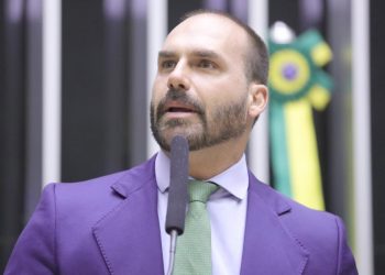 Motta envia pedido para cassar Eduardo Bolsonaro ao Conselho de Ética