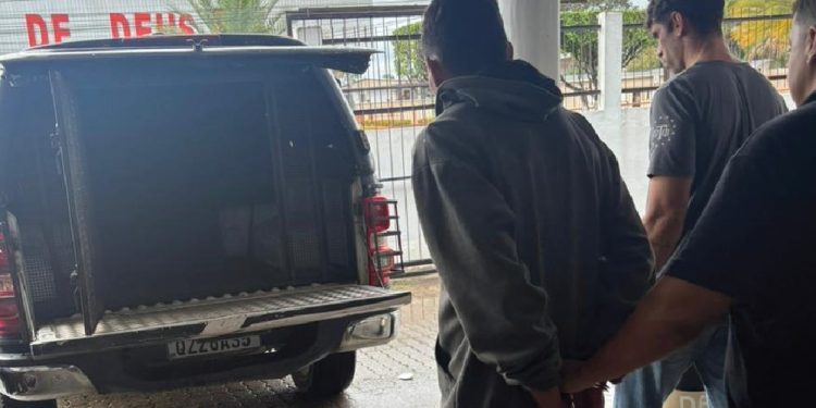Homem é preso em flagrante por tentar matar companheira em Tefé